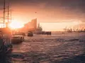 Sonnenuntergang im Hamburger Hafen. Schiffe, Kräne und die Elbphilharmonie – so viel kann man in Hamburg machen!