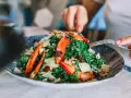 Ein bunter Salat mit Grünkohl, Kürbisspalten und Kernen – ein wahrer Wilma Wunder Brunch!