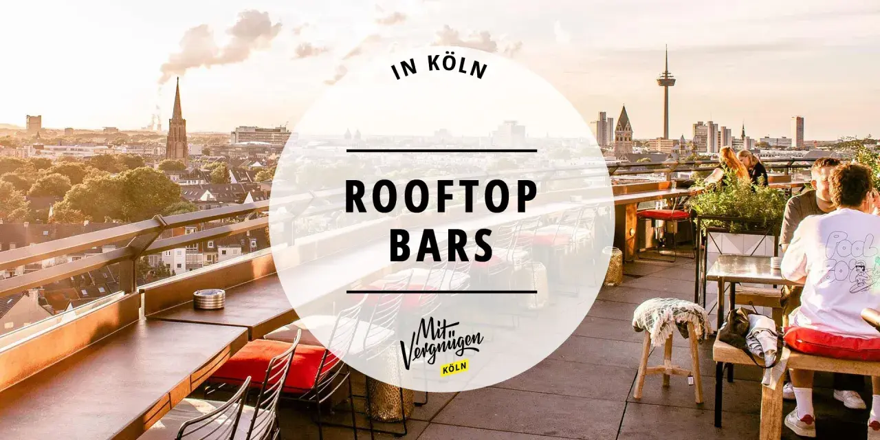 Genieße den Sonnenuntergang über Köln in einer stylischen Rooftop Bar. Perfekt für entspannte Abende mit Freunden.