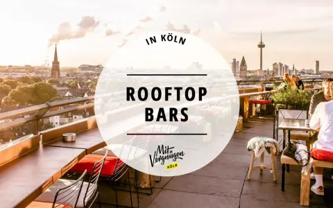 Genieße den Sonnenuntergang über Köln in einer stylischen Rooftop Bar. Perfekt für entspannte Abende mit Freunden.