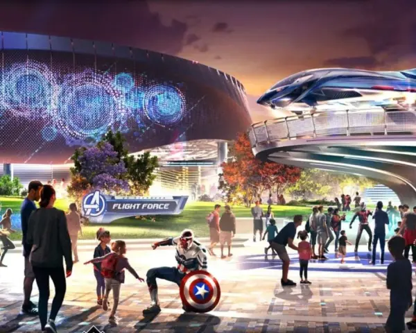 Disneyland Paris Marvel: Besucher bestaunen die Avengers Flight Force Arena mit Captain America und einem futuristischen Jet.