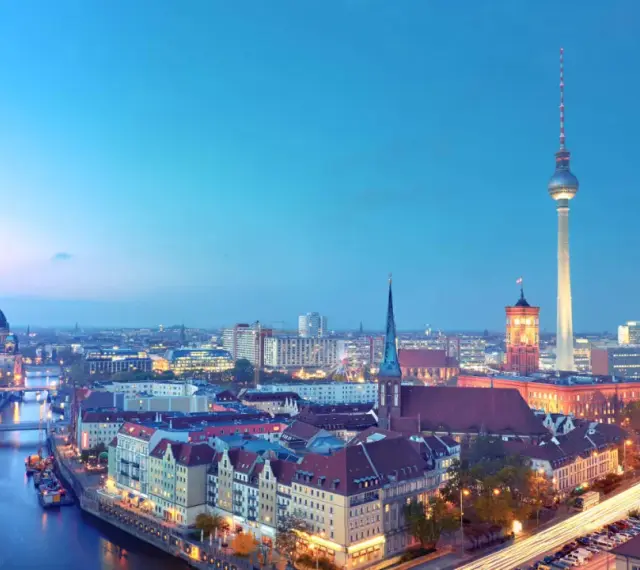 Berlin bei Nacht: Fernsehturm, Dom und Spreeufer – so viel kann man in Berlin machen!