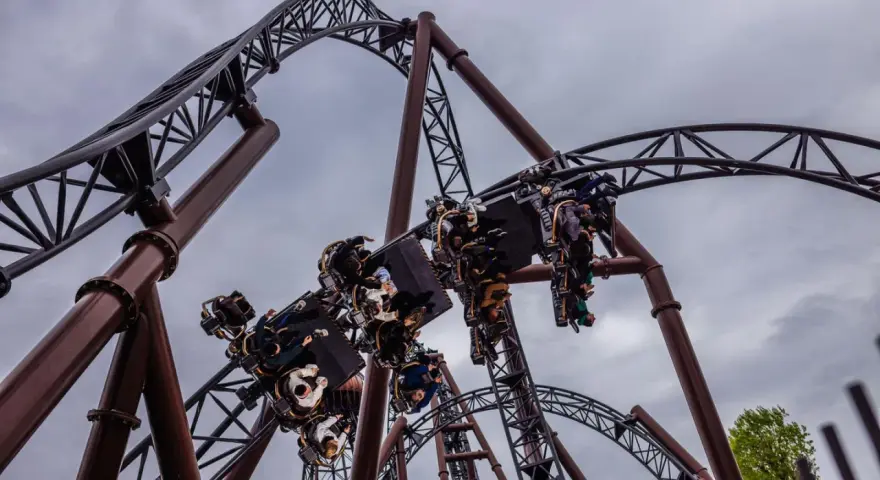 Achtung, Achterbahn! Adrenalin pur auf einer wilden Fahrt durch den Europa-Park. Ein unvergessliches Erlebnis in Kroatien, Europa.