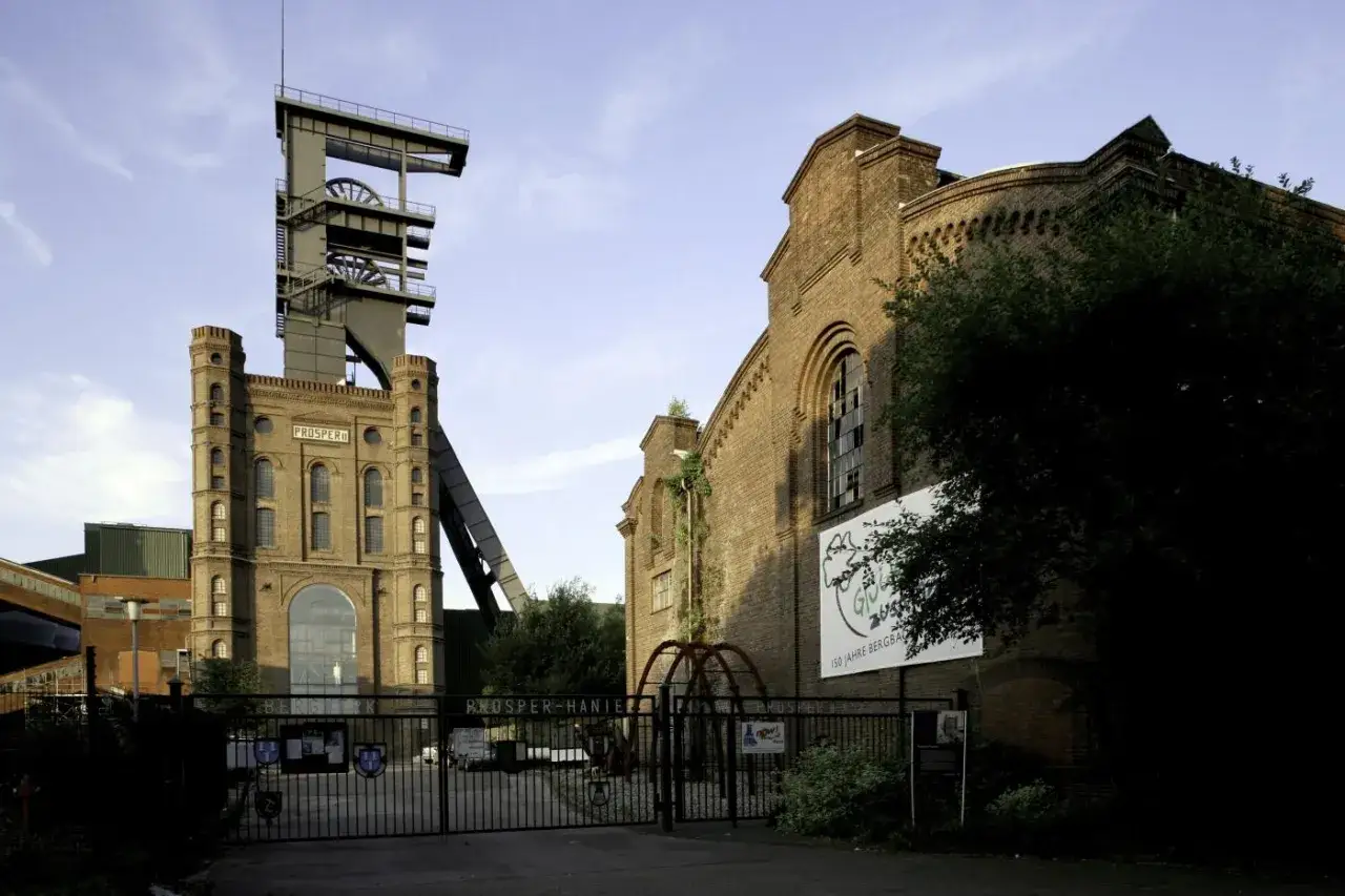 Das Zeche Bottrop mit dem markanten F&ouml;rderturm 